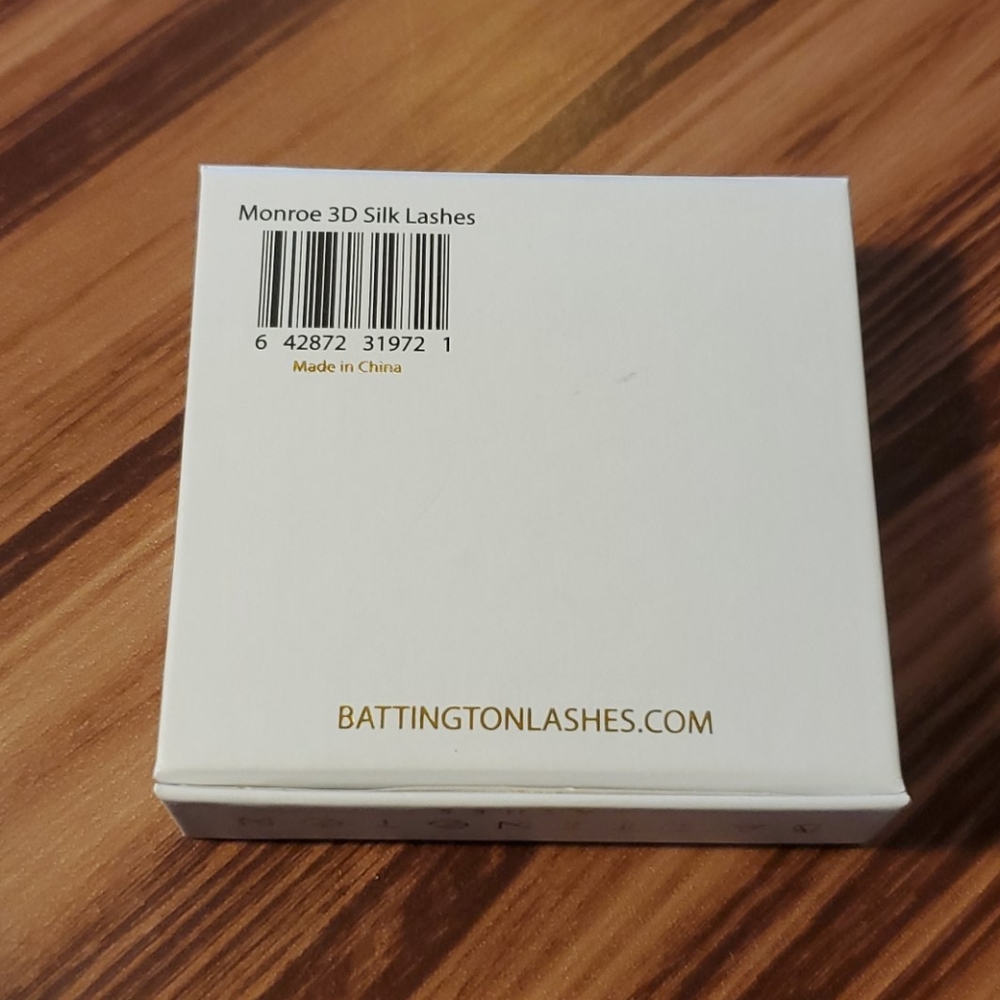 Battington Lashes - Picture 3 of 4